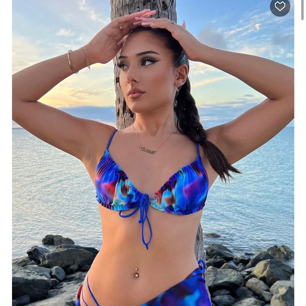 Blue White Fox Boutique bikini top size medium